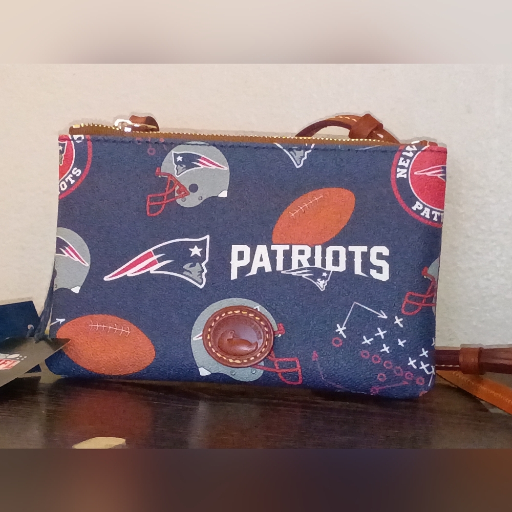 Dooney & Bourke NFL New England Patriots Top Zip Crossbody Purse NWT